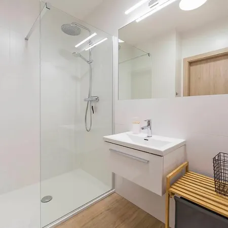 Mi Casa Holidays Olimpijska O2 Lägenhet *